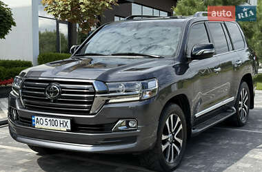 Внедорожник / Кроссовер Toyota Land Cruiser 2018 в 