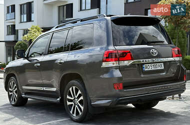 Внедорожник / Кроссовер Toyota Land Cruiser 2018 в 