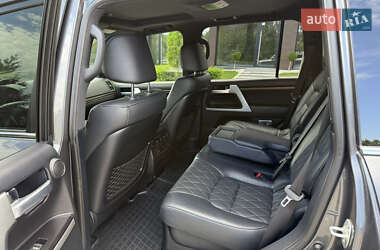 Внедорожник / Кроссовер Toyota Land Cruiser 2018 в 
