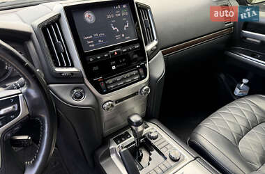 Внедорожник / Кроссовер Toyota Land Cruiser 2018 в 