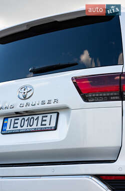 Внедорожник / Кроссовер Toyota Land Cruiser 2023 в 