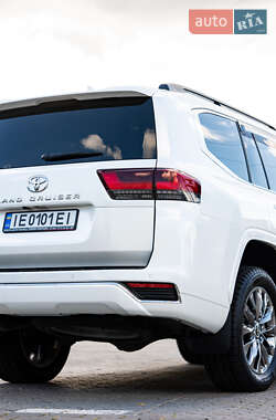 Внедорожник / Кроссовер Toyota Land Cruiser 2023 в 
