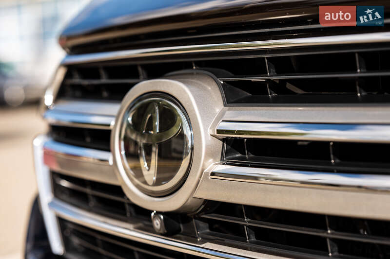 Позашляховик / Кросовер Toyota Land Cruiser 2020 в Чернівцях