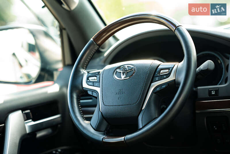 Позашляховик / Кросовер Toyota Land Cruiser 2020 в Чернівцях