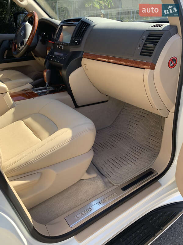 Внедорожник / Кроссовер Toyota Land Cruiser 2013 в Кривом Роге