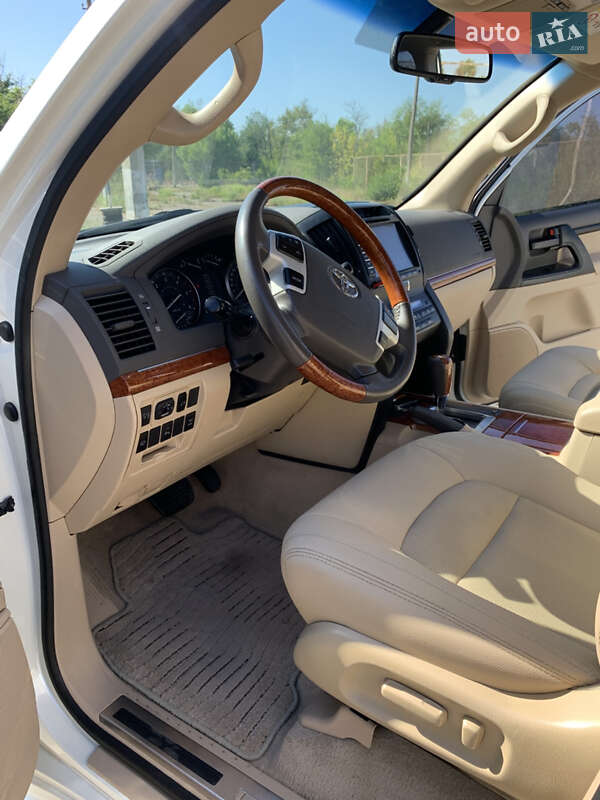 Внедорожник / Кроссовер Toyota Land Cruiser 2013 в Кривом Роге