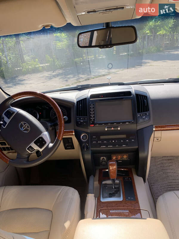 Внедорожник / Кроссовер Toyota Land Cruiser 2013 в Кривом Роге