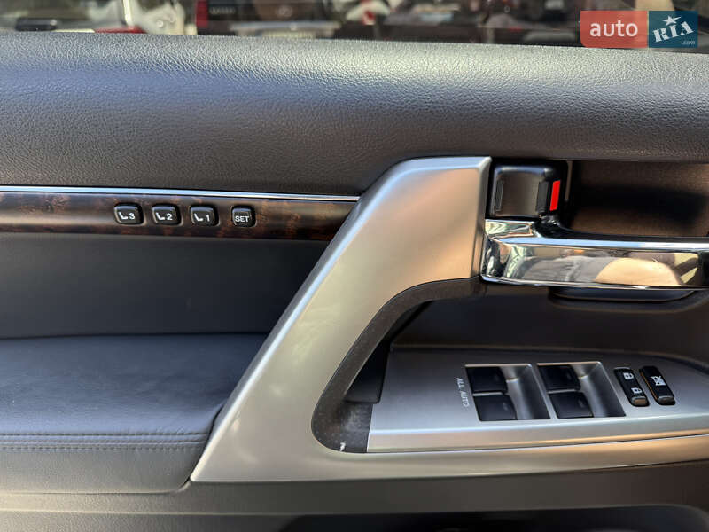 Внедорожник / Кроссовер Toyota Land Cruiser 2013 в Николаеве