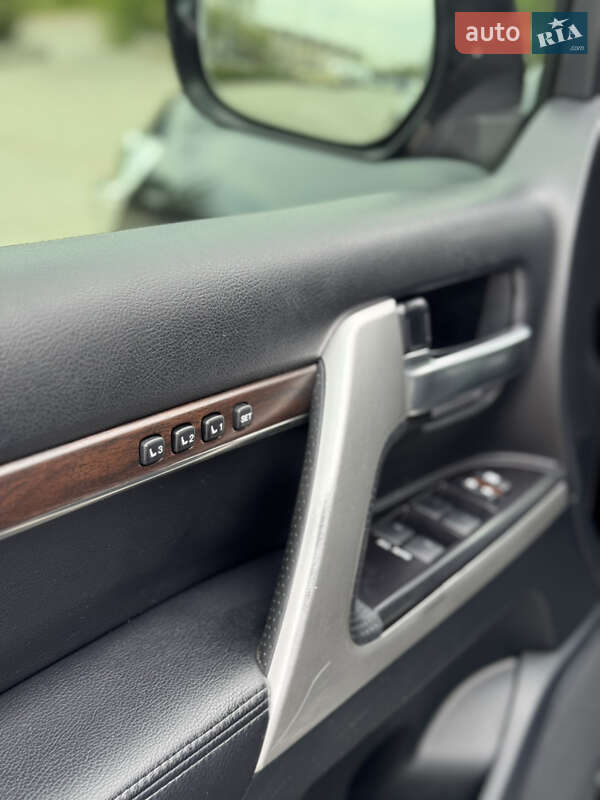 Внедорожник / Кроссовер Toyota Land Cruiser 2019 в Ужгороде