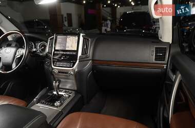 Позашляховик / Кросовер Toyota Land Cruiser 2018 в 