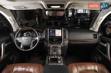 Позашляховик / Кросовер Toyota Land Cruiser 2018 в 