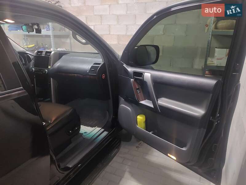 Внедорожник / Кроссовер Toyota Land Cruiser 2012 в Кривом Роге фото 7 Внедорожник / Кроссовер Toyota Land Cruiser 2012 в Кривом Роге