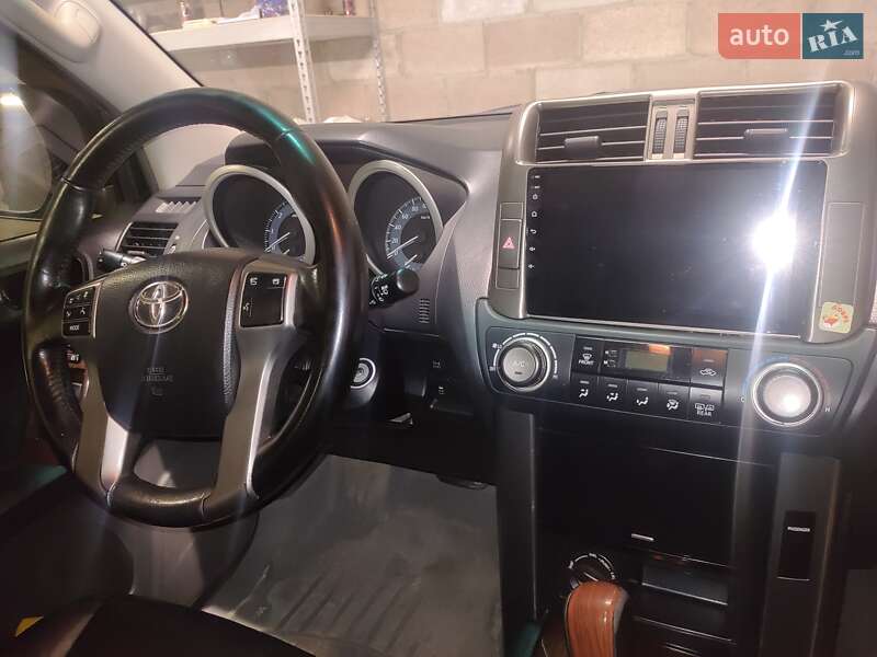 Внедорожник / Кроссовер Toyota Land Cruiser 2012 в Кривом Роге фото 11 Внедорожник / Кроссовер Toyota Land Cruiser 2012 в Кривом Роге