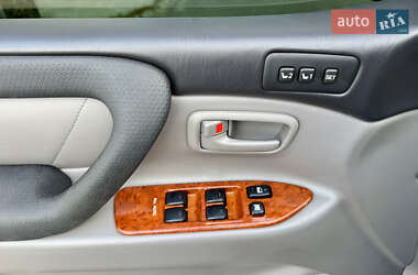 Внедорожник / Кроссовер Toyota Land Cruiser 2003 в 