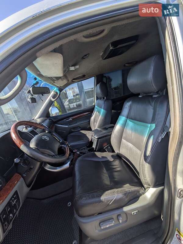 Внедорожник / Кроссовер Toyota Land Cruiser 2004 в Львове