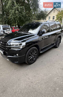 Внедорожник / Кроссовер Toyota Land Cruiser 2017 в 