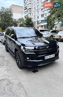 Внедорожник / Кроссовер Toyota Land Cruiser 2017 в 