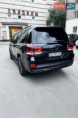 Внедорожник / Кроссовер Toyota Land Cruiser 2017 в 