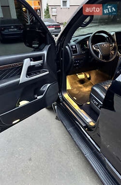 Внедорожник / Кроссовер Toyota Land Cruiser 2017 в 