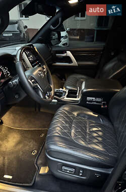 Внедорожник / Кроссовер Toyota Land Cruiser 2017 в 