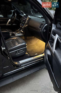 Внедорожник / Кроссовер Toyota Land Cruiser 2017 в 