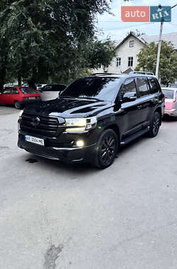 Внедорожник / Кроссовер Toyota Land Cruiser 2017 в 