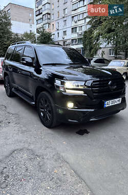 Внедорожник / Кроссовер Toyota Land Cruiser 2017 в 