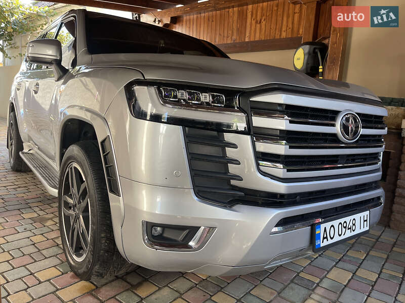 Внедорожник / Кроссовер Toyota Land Cruiser 2011 в 