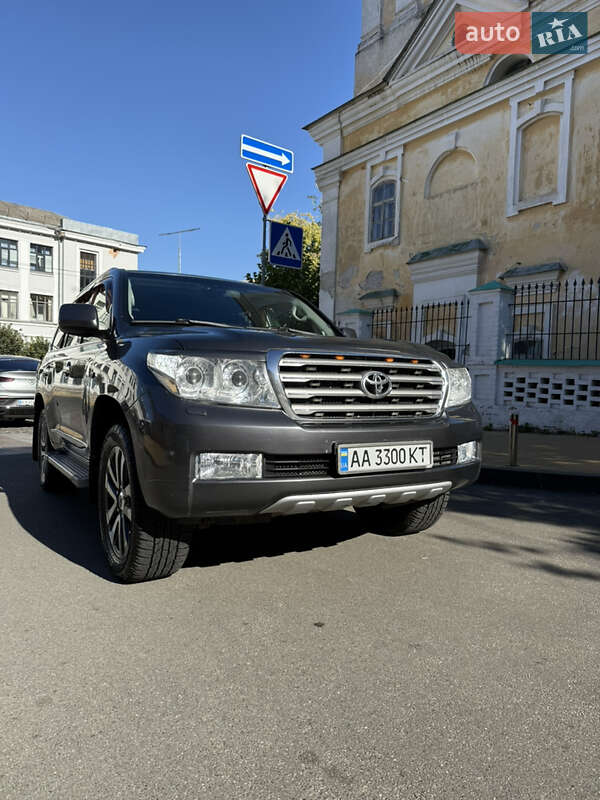 Позашляховик / Кросовер Toyota Land Cruiser 2011 в Києві