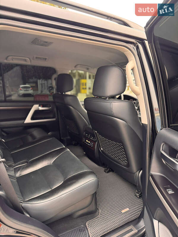 Позашляховик / Кросовер Toyota Land Cruiser 2019 в Чернівцях