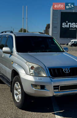 Внедорожник / Кроссовер Toyota Land Cruiser 2004 в Черновцах
