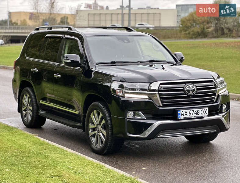 Внедорожник / Кроссовер Toyota Land Cruiser 2017 в Киеве
