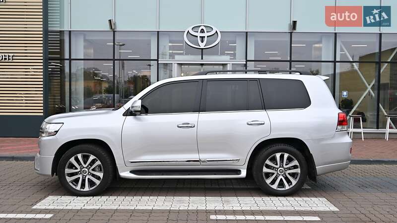 Внедорожник / Кроссовер Toyota Land Cruiser 2017 в Киеве