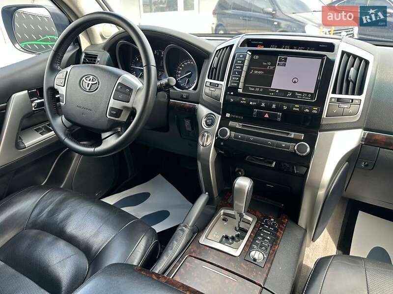 Внедорожник / Кроссовер Toyota Land Cruiser 2014 в Киеве фото 10 Внедорожник / Кроссовер Toyota Land Cruiser 2014 в Киеве