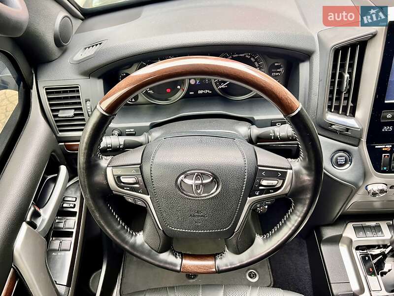 Внедорожник / Кроссовер Toyota Land Cruiser 2018 в Киеве