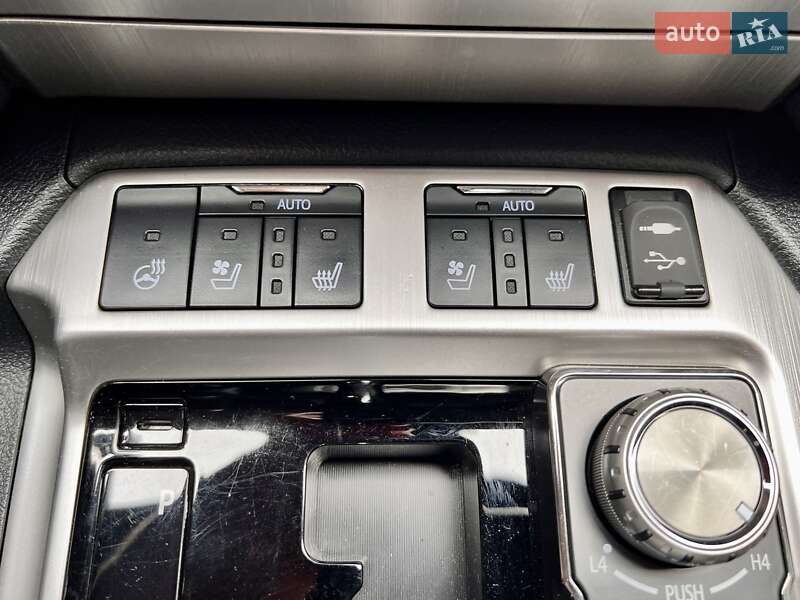 Внедорожник / Кроссовер Toyota Land Cruiser 2018 в Киеве