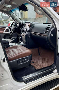 Внедорожник / Кроссовер Toyota Land Cruiser 2017 в 