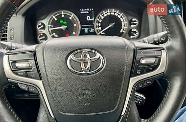Внедорожник / Кроссовер Toyota Land Cruiser 2017 в 