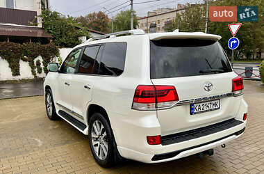 Внедорожник / Кроссовер Toyota Land Cruiser 2017 в 