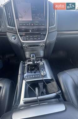 Внедорожник / Кроссовер Toyota Land Cruiser 2020 в 
