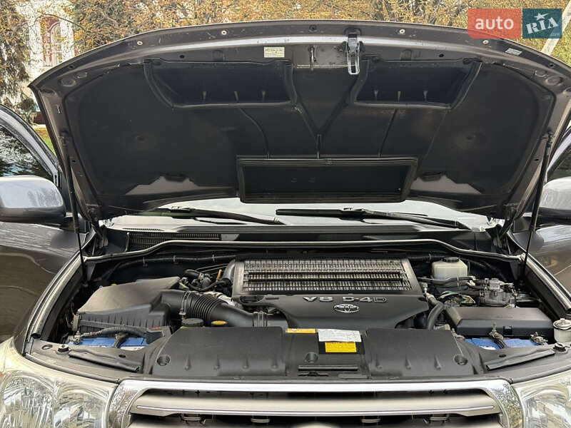 Внедорожник / Кроссовер Toyota Land Cruiser 2011 в Желтых Водах