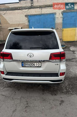 Внедорожник / Кроссовер Toyota Land Cruiser 2018 в 