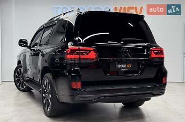 Внедорожник / Кроссовер Toyota Land Cruiser 2018 в 