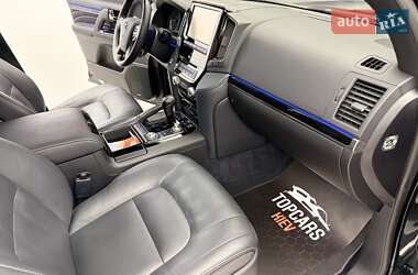 Внедорожник / Кроссовер Toyota Land Cruiser 2018 в 