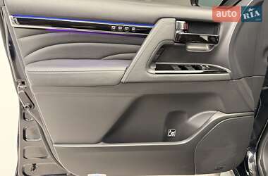 Внедорожник / Кроссовер Toyota Land Cruiser 2018 в 