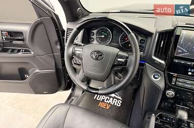 Внедорожник / Кроссовер Toyota Land Cruiser 2018 в 