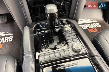 Внедорожник / Кроссовер Toyota Land Cruiser 2018 в 