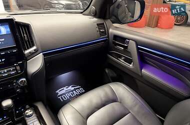 Внедорожник / Кроссовер Toyota Land Cruiser 2018 в 