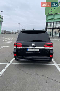 Внедорожник / Кроссовер Toyota Land Cruiser 2018 в 
