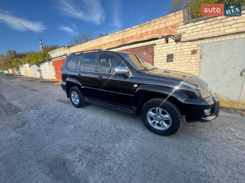 Позашляховик / Кросовер Toyota Land Cruiser 2005 в Павлограді